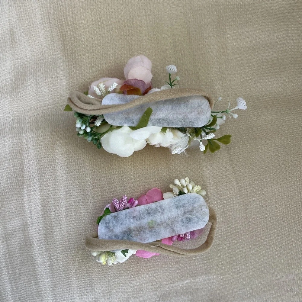 Chic Floral Hair Clip with Pink and White Blooms